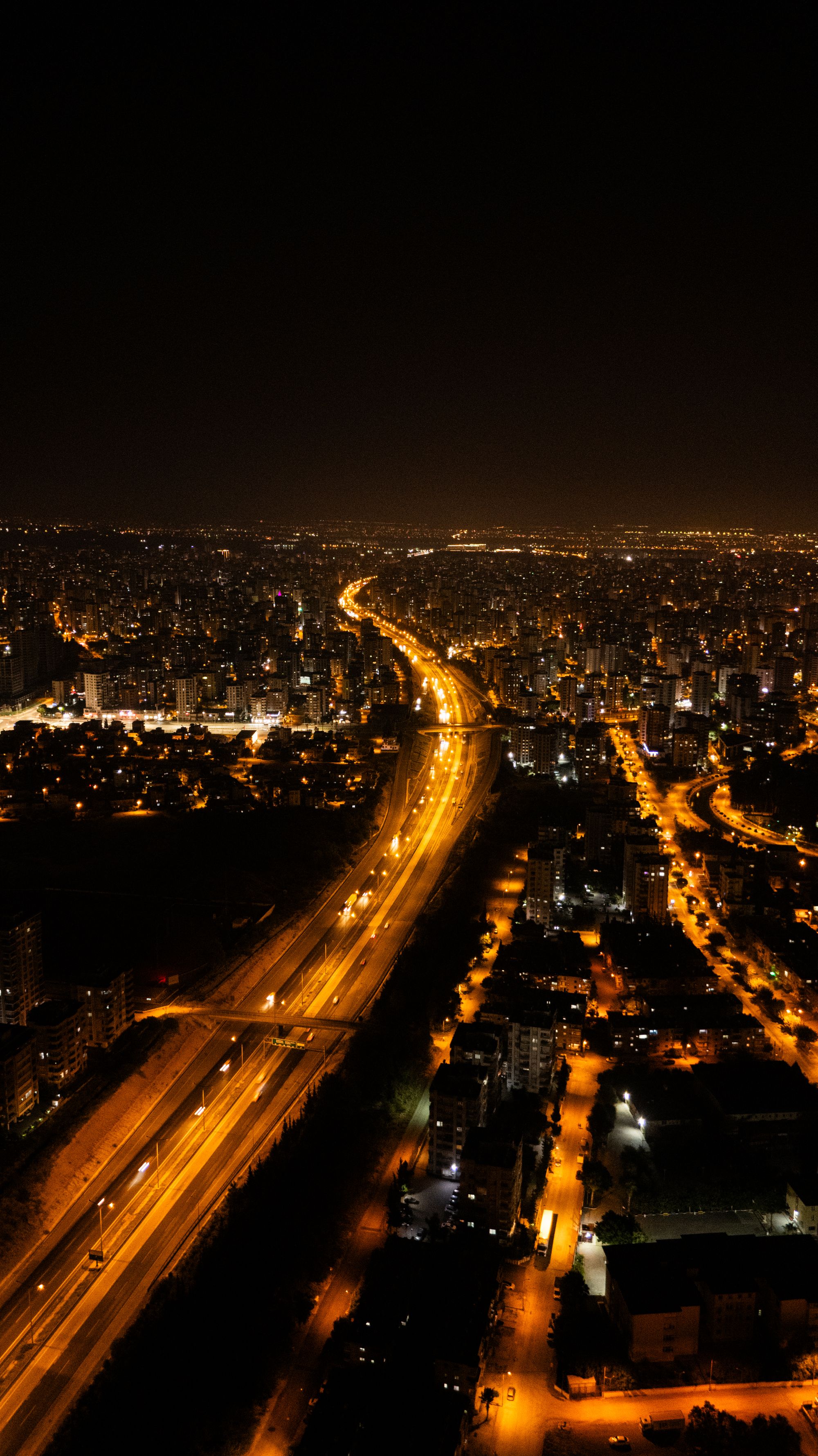 A cidade de Cuiabá à noite