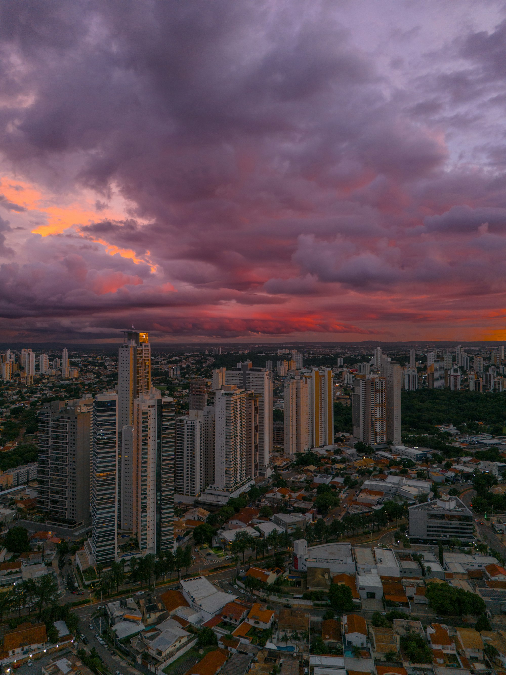 A cidade de Goiânia à noite