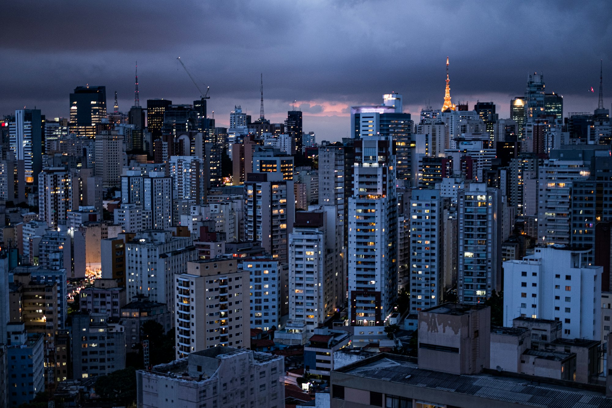 A cidade de São Paulo à noite